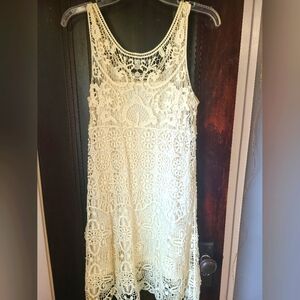 Womens lace detailed sleeveless dress